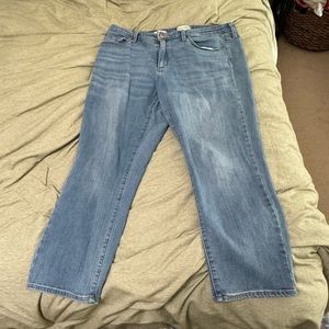 High Rise Slim Straight Universal Thread